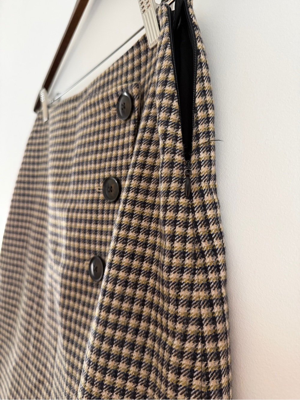 RW&CO. Black & Cream Houndstooth Button-Front Mini Skirt - Picture 2 of 5